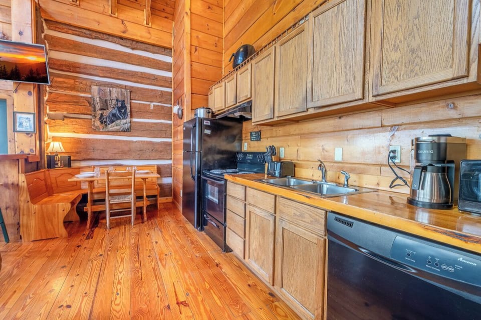 Mountain Memories 2's fully-equipped kitchen
