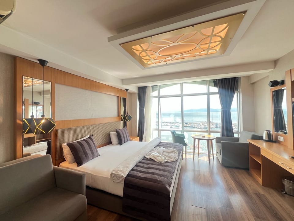Standard Double Room, Sea View | Desk, free WiFi
