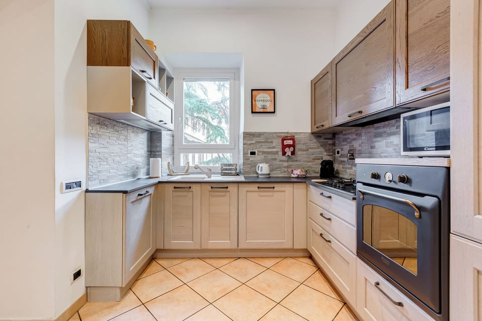 Apartment, 2 Bedrooms, Garden View | Private kitchen | Fridge, microwave, oven, stovetop
