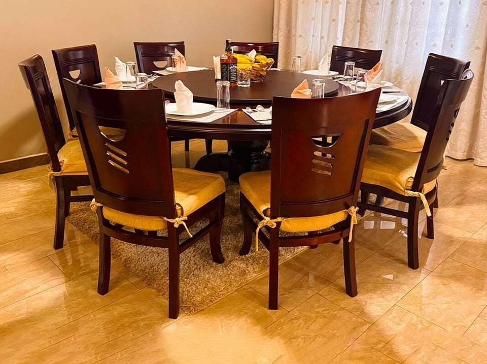 Suite, Balcony, Hill View | In-room dining