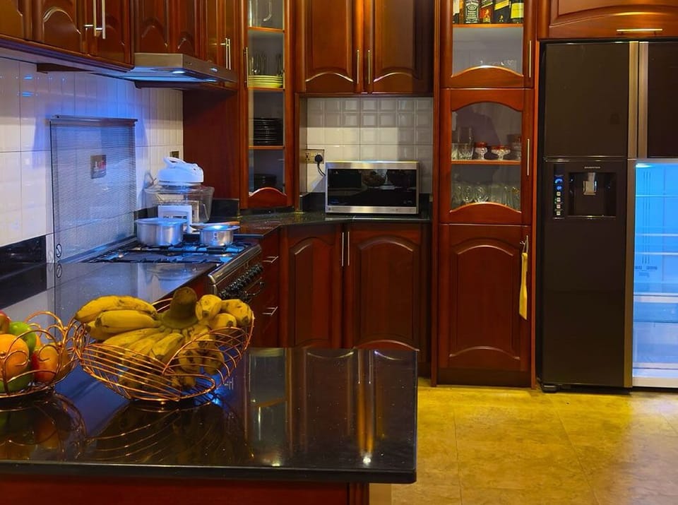 Suite, Balcony, Hill View | Private kitchen | Full-size fridge, microwave, oven, cookware/dishes/utensils