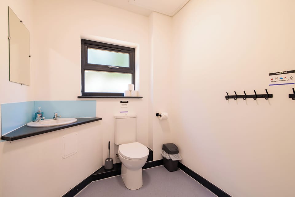 Toilet & Sink