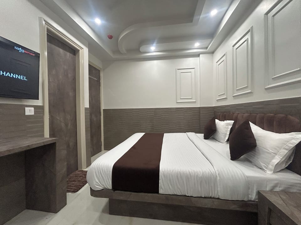 Family Triple Room, 1 Bedroom | Down comforters, desk, soundproofing, free WiFi