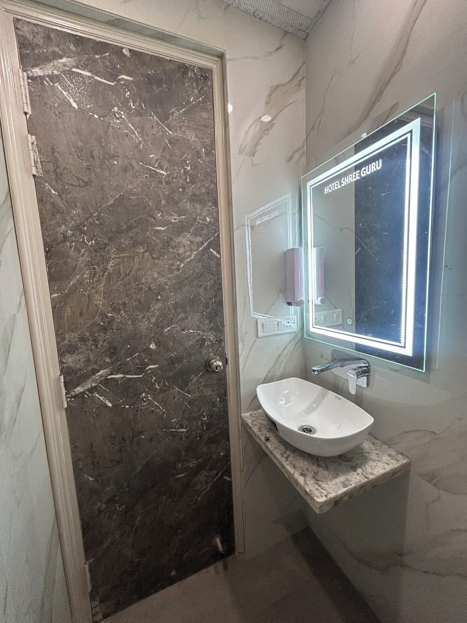 Comfort Room | Bathroom | Shower, free toiletries, towels
