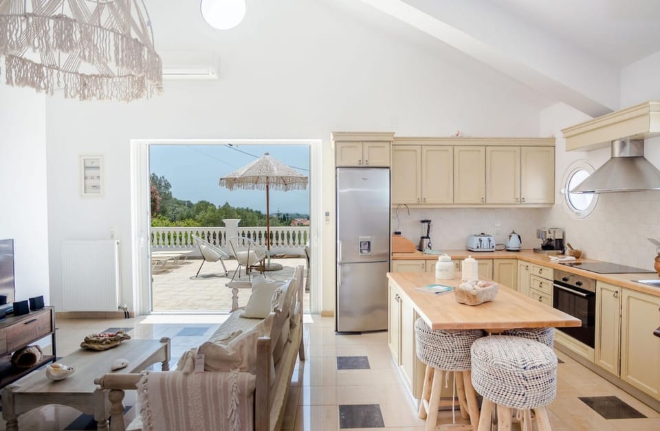 House, Accessible, Smoking | 5 bedrooms, desk