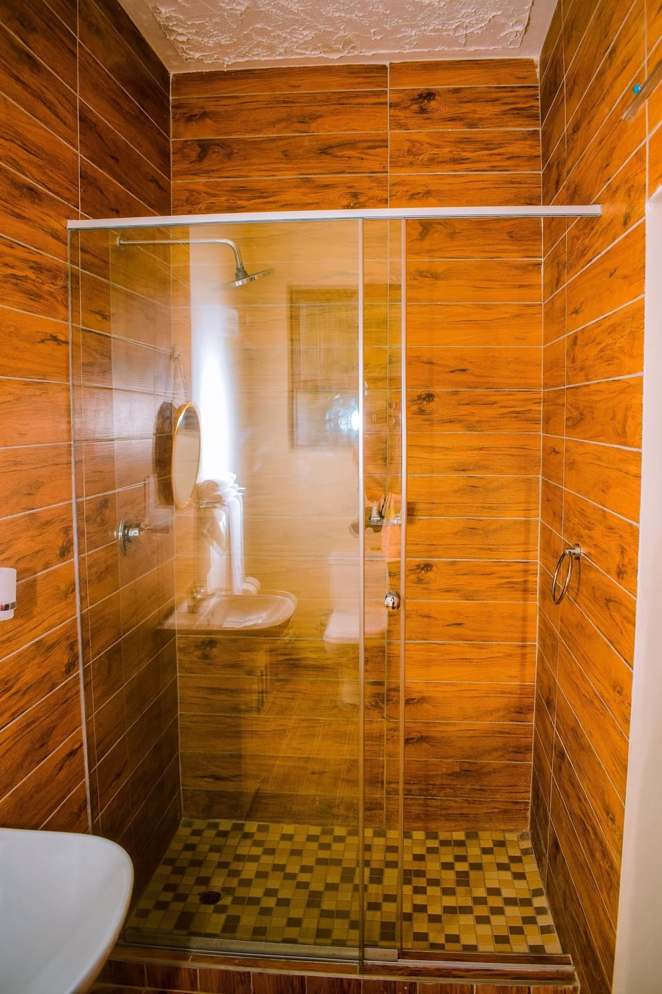 Standard Double Room | Bathroom | Bathrobes, towels, soap, shampoo