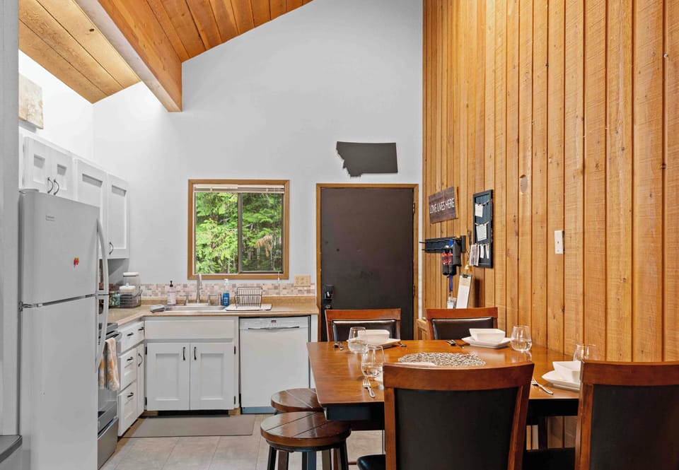 Fully equiped kitchen for all your dining needs.