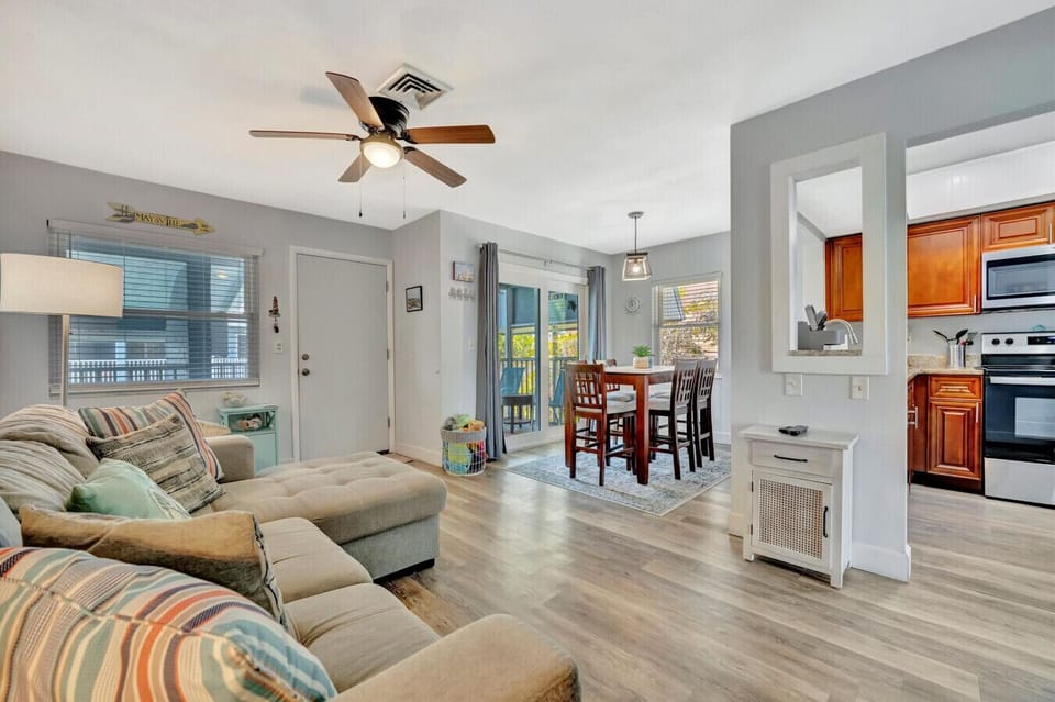 Great room to dining and kitchen