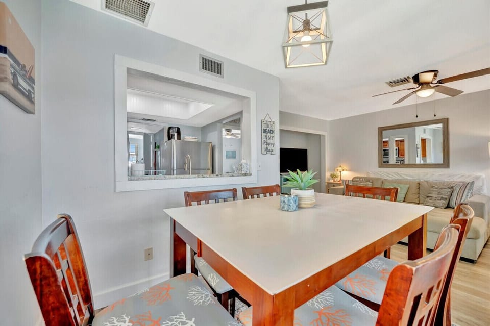Great room to dining and kitchen