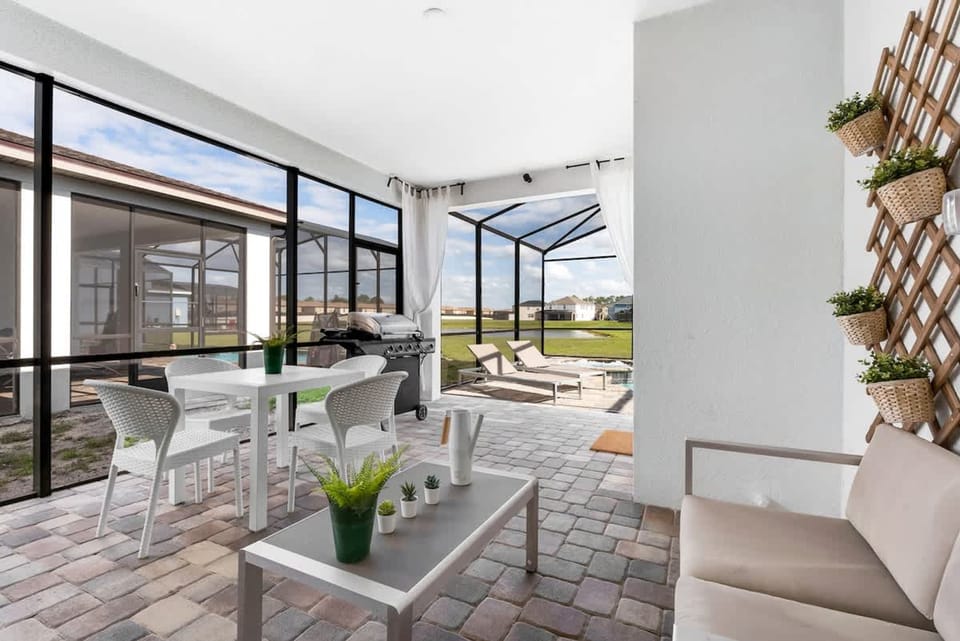 House | 7 bedrooms, desk
