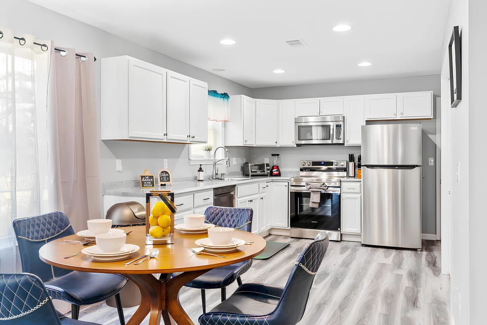Full kitchen with everything you need to cook! ‍ Fully equipped and stocked — under the sink you'll find dishwasher pods, cleaning supplies, garbage bags, paper towels, and hand soap. 