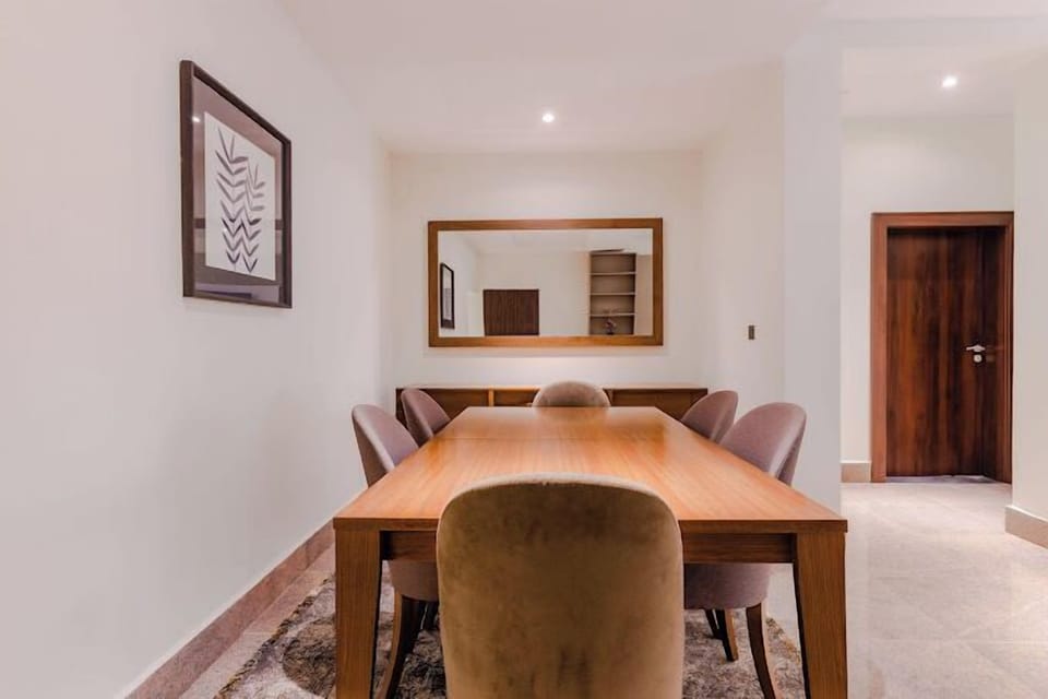 Comfort Apartment, Balcony, City View | Dining room