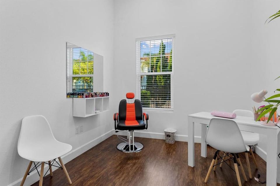 Modern Decor at West Lucaya 4 BR Wl8989 Villa in Osceola County