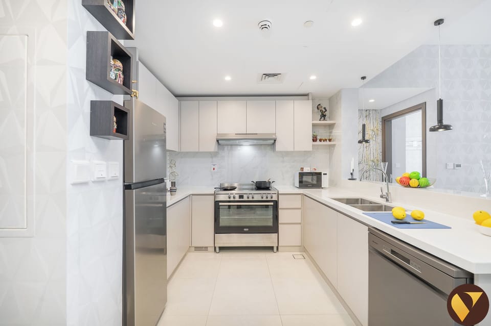 Luxury Apartment, City View | Private kitchen | Microwave, oven, stovetop, electric kettle
