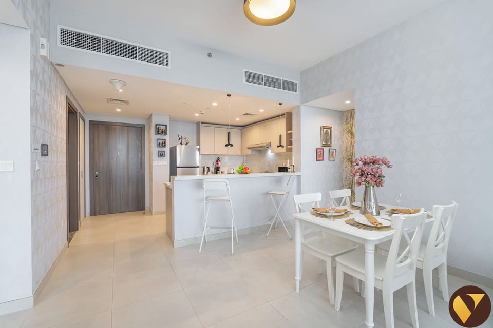 Luxury Apartment, City View | In-room dining
