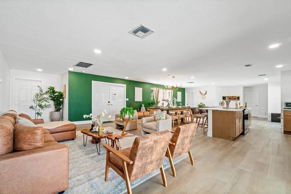Deluxe House, 6 Bedrooms, Garden View | Living area | 55-inch Smart TV with cable channels, Netflix, Hulu