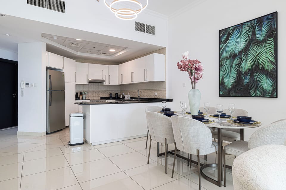 Dining & kitchen space