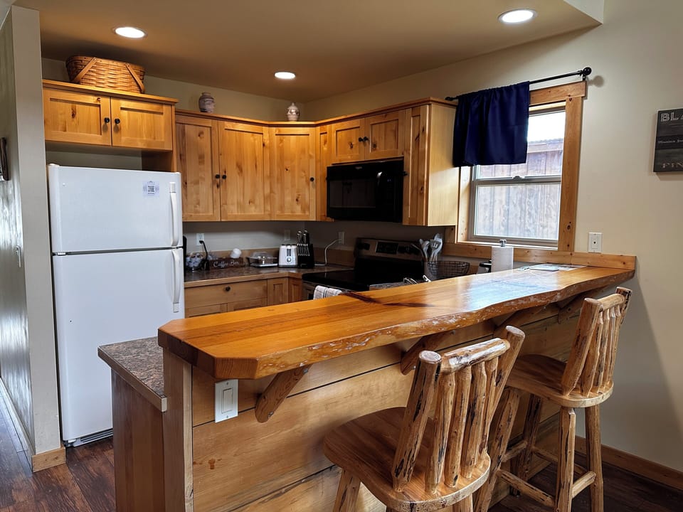 Deluxe Cabin, 1 Bedroom, Hot Tub, River View | Private kitchen | Coffee/tea maker, microwave
