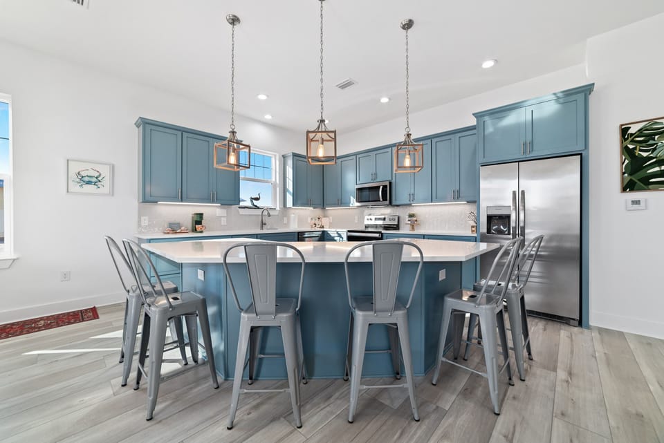 Kitchen has all the appliances