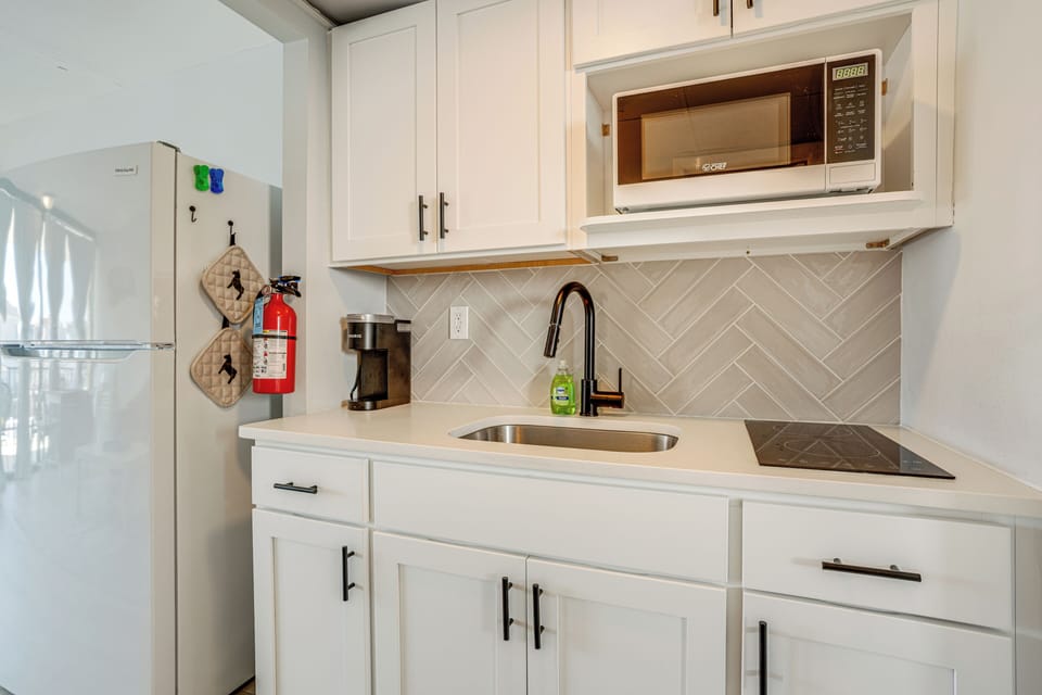 Kitchenette | Dishware & Flatware | Keurig | Cooktop