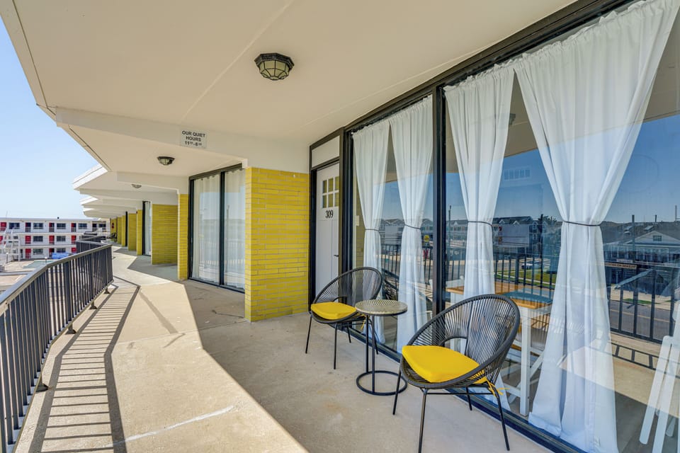 Property Exterior | 3rd-Floor Unit | Single-Story Condo