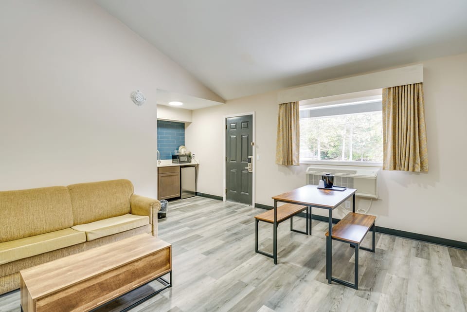 Studio | Flat-Screen TV | Free WiFi