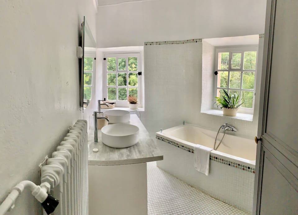 Family Apartment, 1 Bedroom | Bathroom | Hair dryer, towels, soap, shampoo
