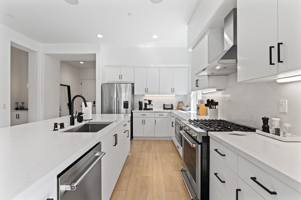 Fully stocked chef’s kitchen with premium appliances.