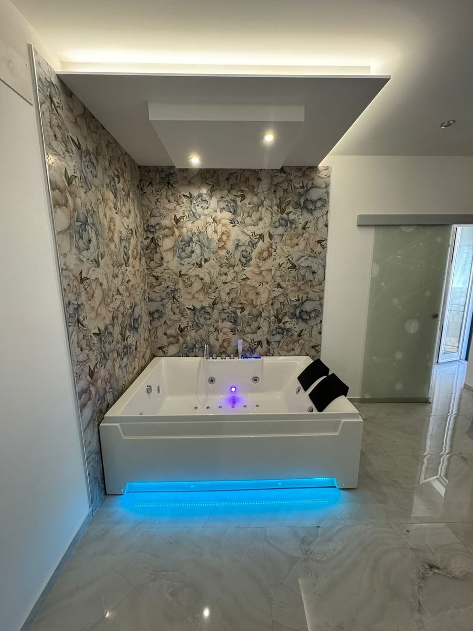 Deluxe Suite | Desk, iron/ironing board
