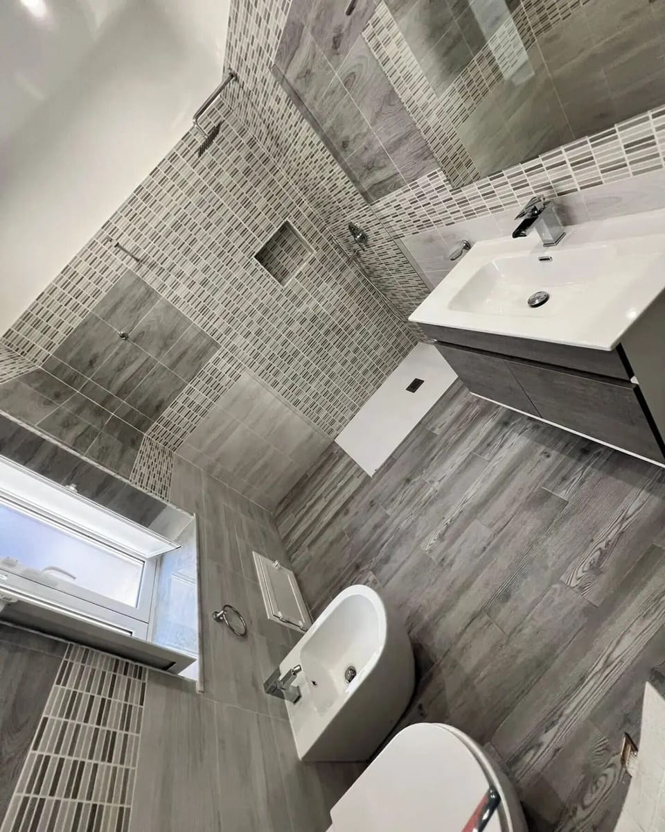 Comfort Triple Room | Bathroom | Bidet, towels, soap, shampoo
