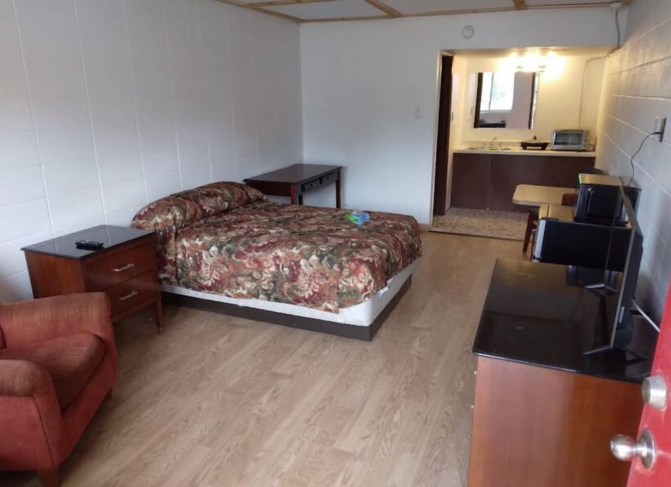 Basic Single Room | Free WiFi