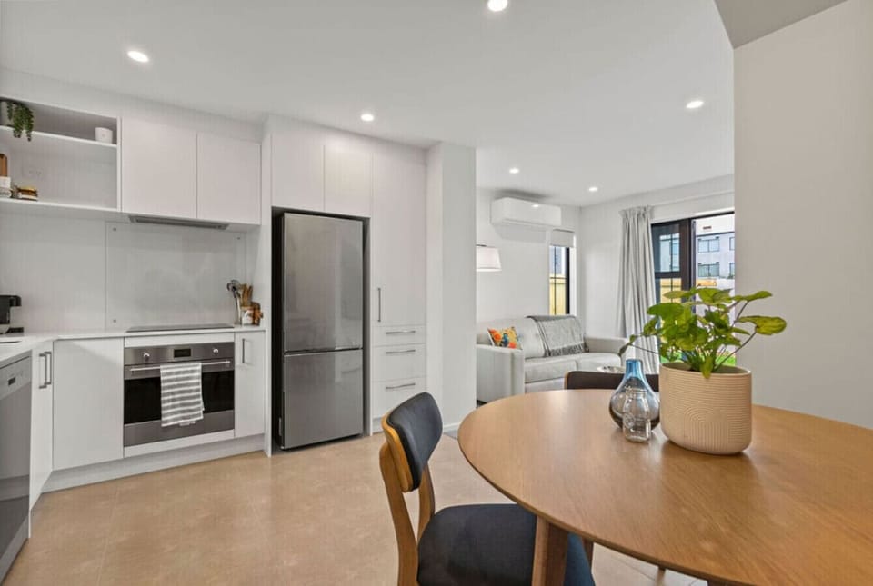 Well equipped kitchen and dining area