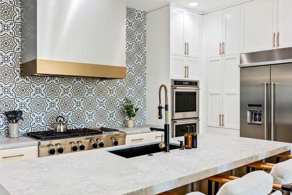 Fully stocked kitchen for your convenience.