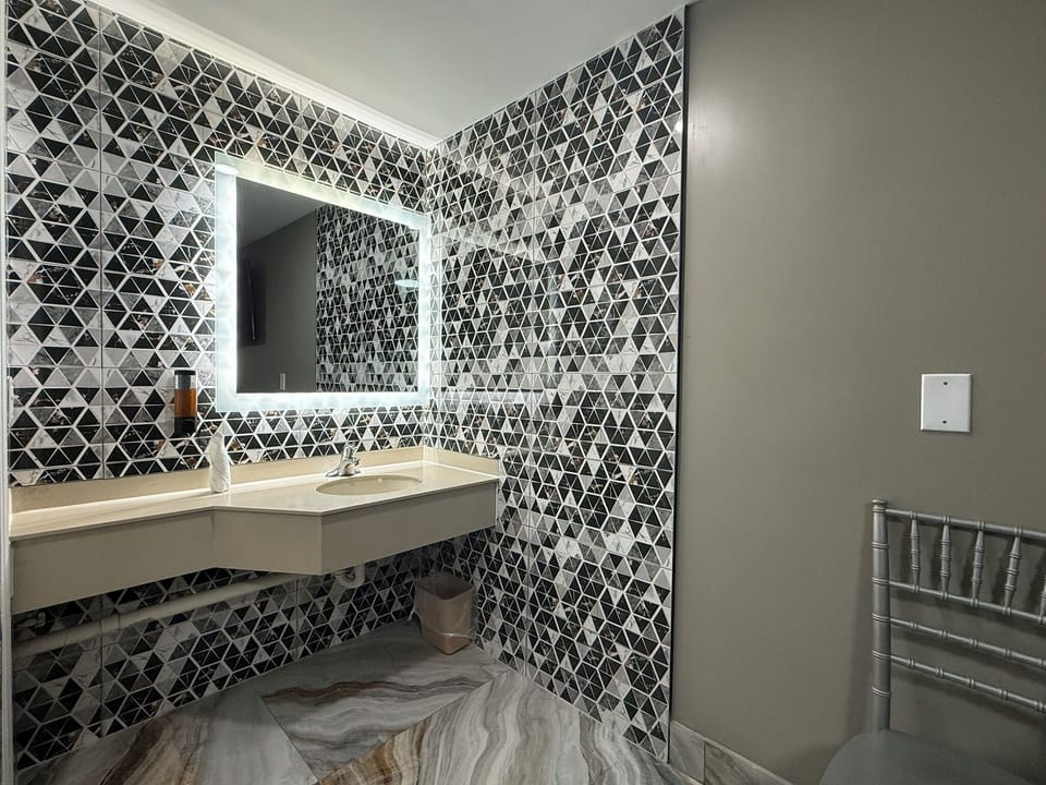 Bathtub, towels, soap, shampoo