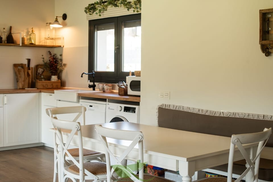 Kitchen or kitchenette,Floor plan,Dining area