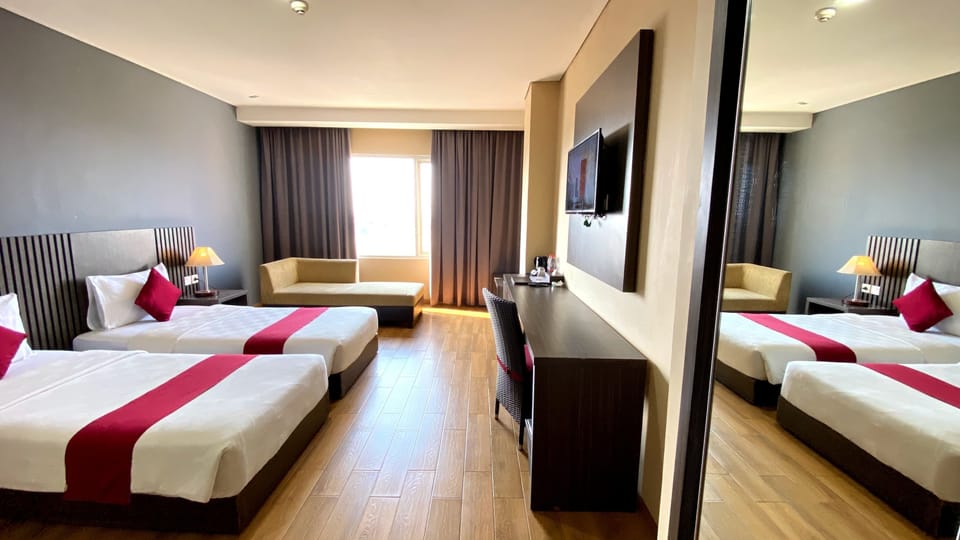 Deluxe Twin Room, 1 Bedroom | In-room safe, desk, laptop workspace, soundproofing