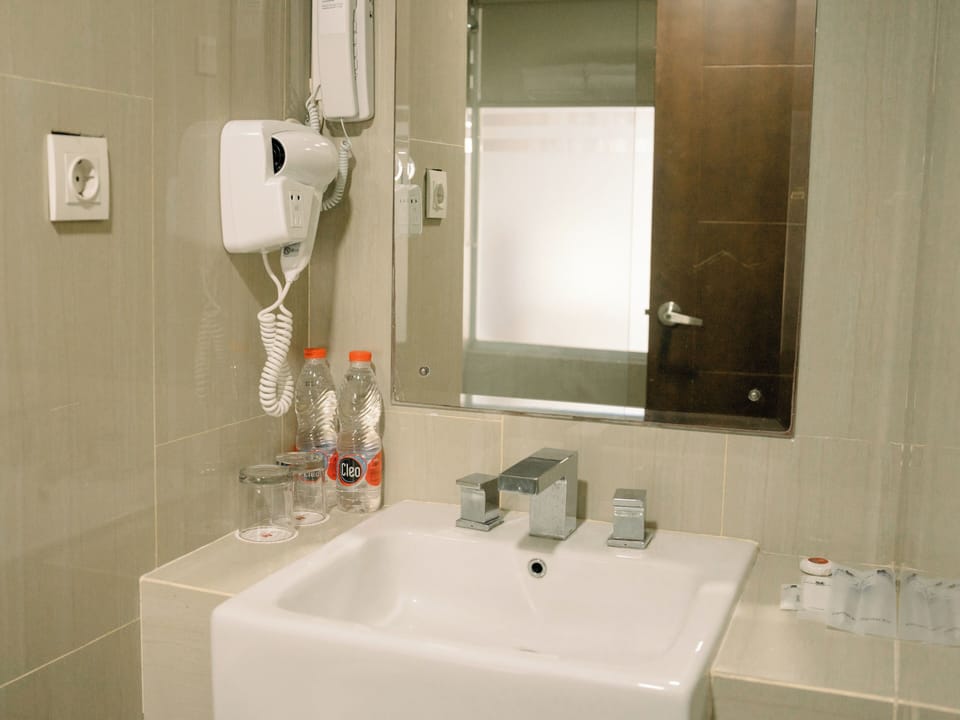 Shower, free toiletries, hair dryer, slippers