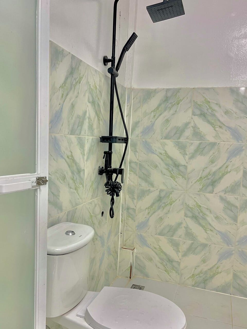 Deluxe Room | Bathroom | Shower, free toiletries, towels, soap