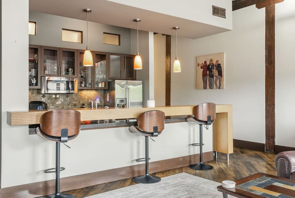 Modern Kitchenette: Stylish breakfast bar and sleek fixtures invite culinary adventures!