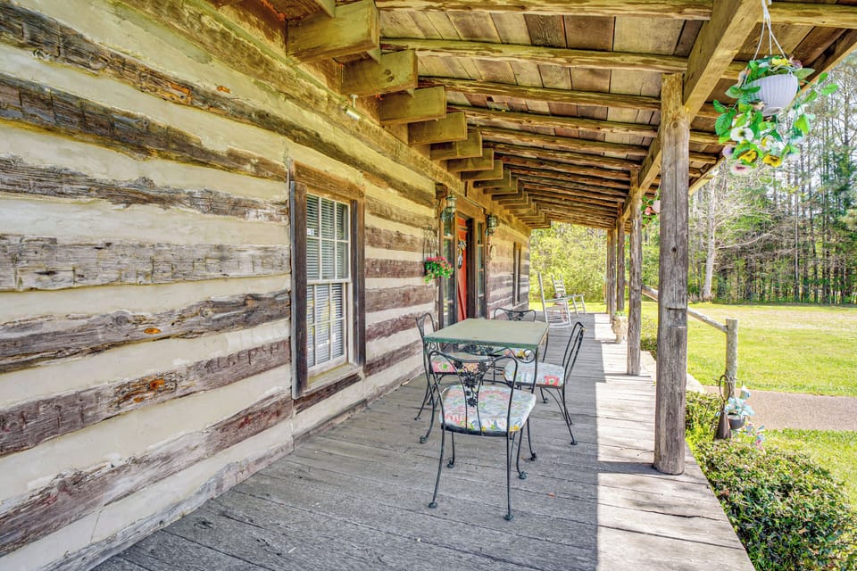 Deck w/ Seating