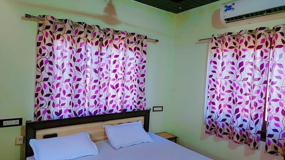 Deluxe Double or Twin Room, Garden View | Laptop workspace, iron/ironing board, free WiFi
