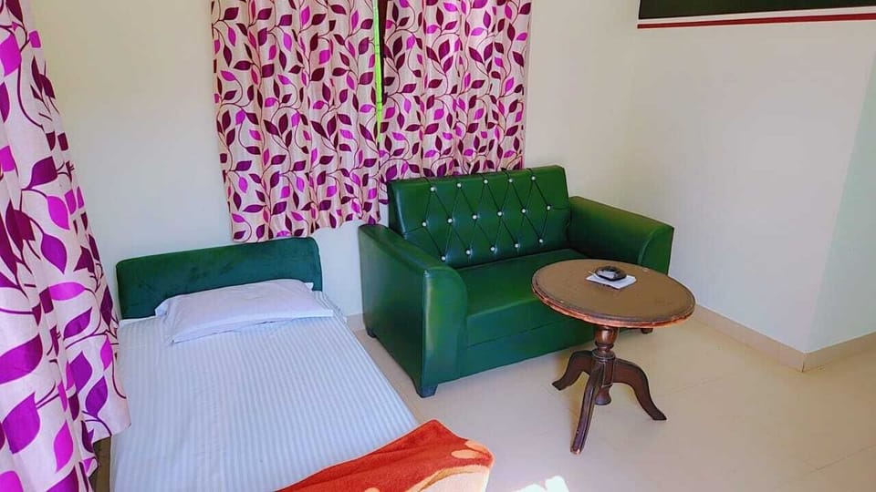 Deluxe Double or Twin Room, Garden View | Laptop workspace, iron/ironing board, free WiFi
