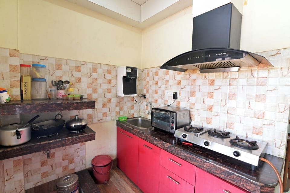 Family Suite | Shared kitchen facilities | Fridge, oven, dishwasher, coffee/tea maker