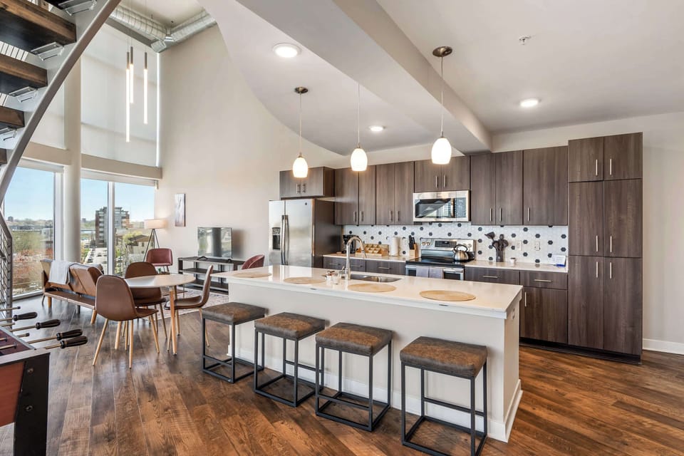 Deluxe Apartment, 3 Bedrooms, Non Smoking | Private kitchen | Fridge, microwave, oven, stovetop