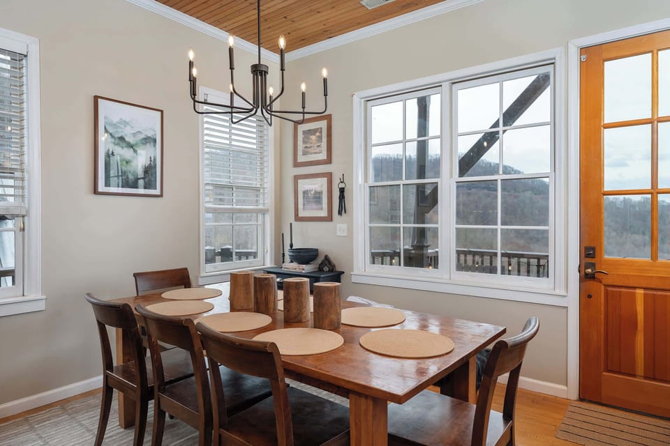 Gather your favorite people around this table for 8 and let the breathtaking views elevate every bite.