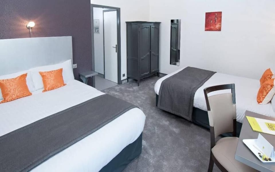 Family Quadruple Room | Desk, soundproofing, WiFi (free), bed sheets