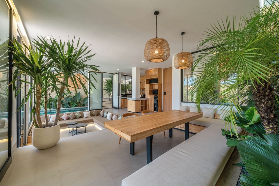 Luxury Villa, Pool View | Dining room