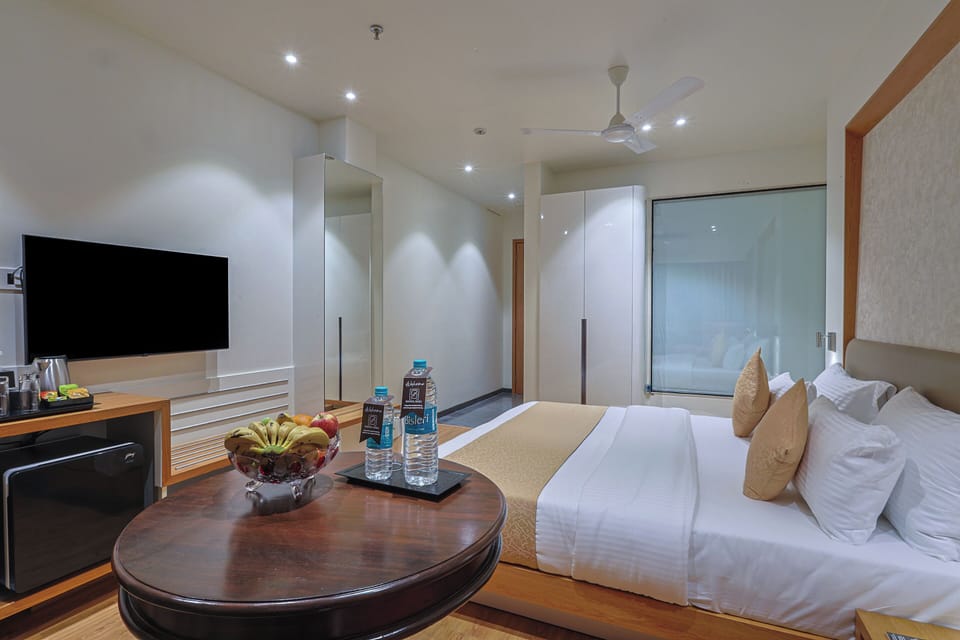 Signature Double Room | Desk