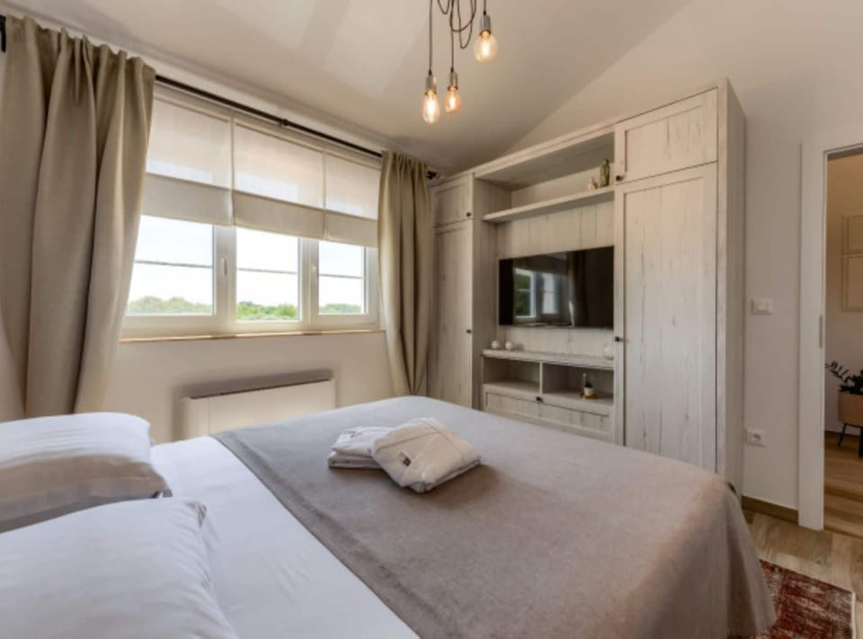 Villa (Rustic Villa Perosa With Heated Pool) | 4 bedrooms