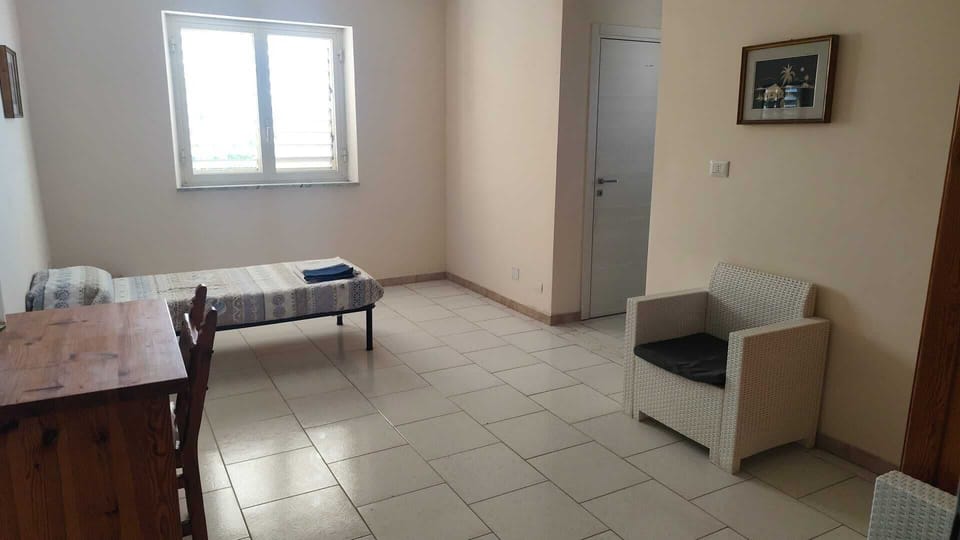 Triple Room | In-room safe, desk, WiFi (free)